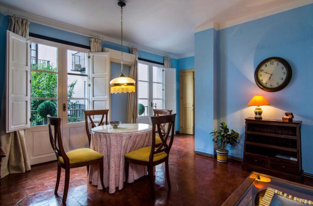 Apartamento En Un Dormitorio En Plaza Alfaro Sevilla Bagian luar foto