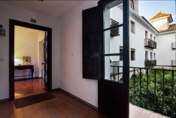 Apartamento En Un Dormitorio En Plaza Alfaro Sevilla Bagian luar foto